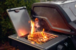 Napoleon Freestyle 425 Con Quemador Lateral Sizzle Zone -Fuego y Brasa Napoleon Freestyle 425 con Quemador Lateral Sizzle Zone 15