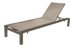 Tumbona Una Apilable Con Ruedas Champagne